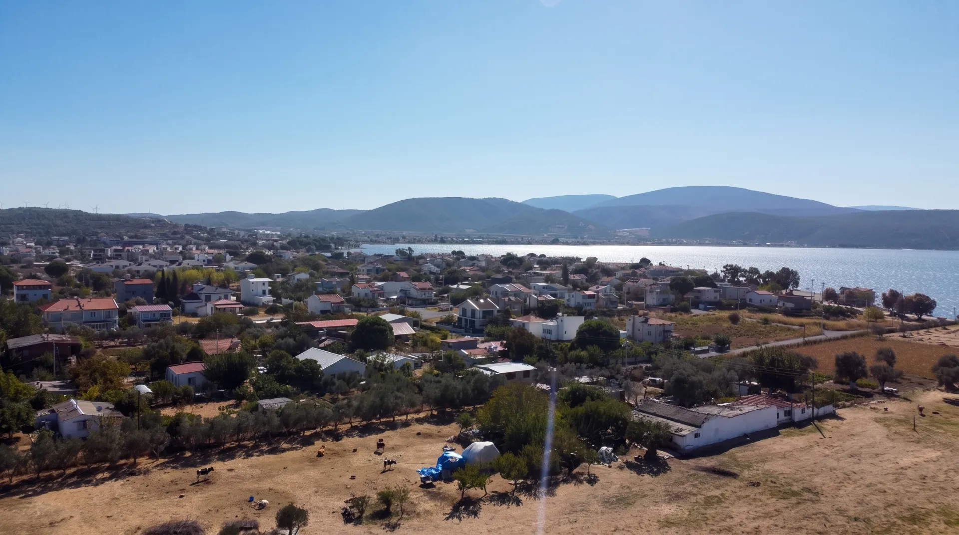 EPA İNCİ – URLA TORASAN’DA DENİZE SIFIR KİRALIK TINY HOUSE