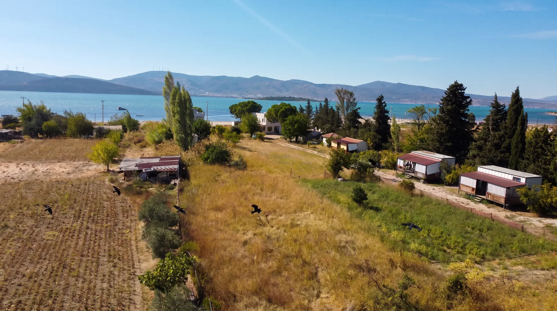 EPA İNCİ – URLA TORASAN’DA DENİZE SIFIR KİRALIK TINY HOUSE