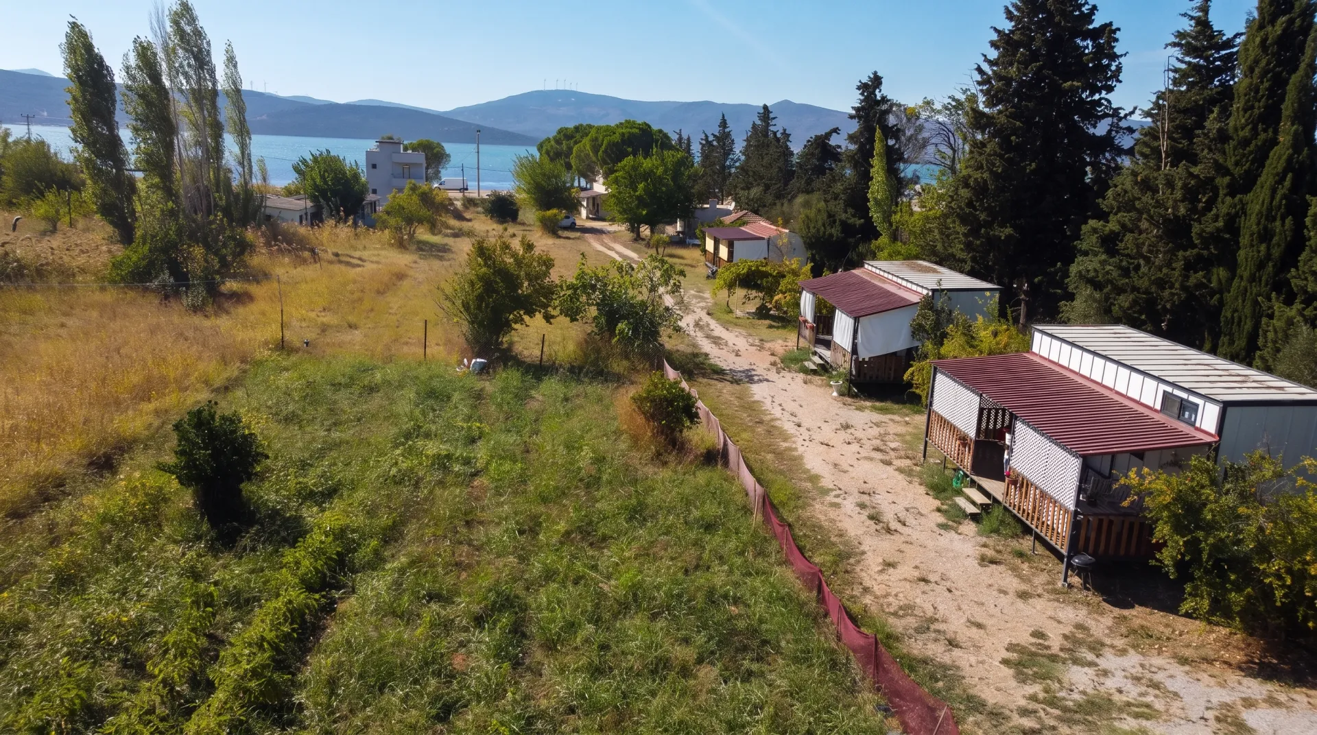 EPA İNCİ – URLA TORASAN’DA DENİZE SIFIR KİRALIK TINY HOUSE