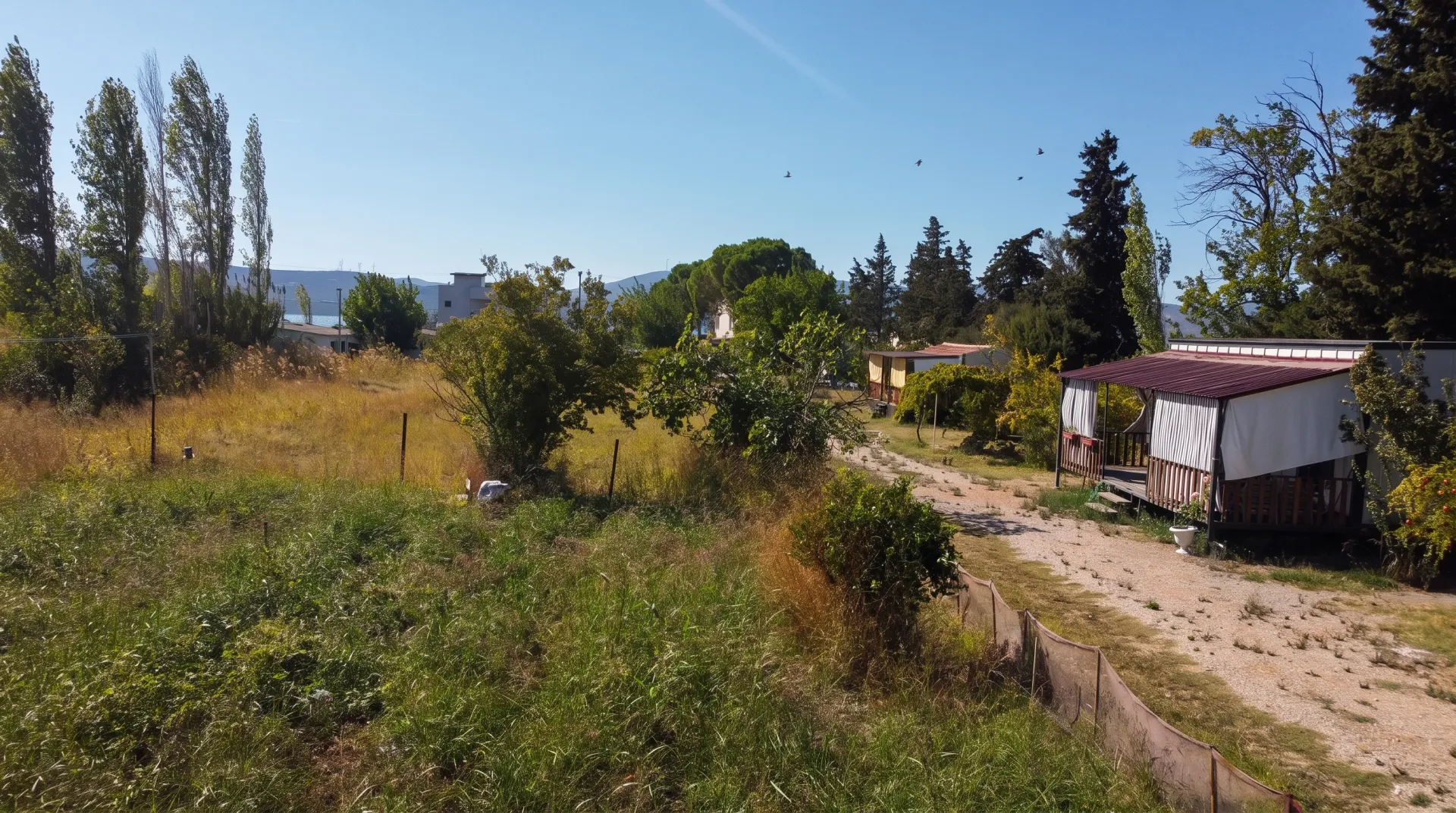 EPA İNCİ – URLA TORASAN’DA DENİZE SIFIR KİRALIK TINY HOUSE